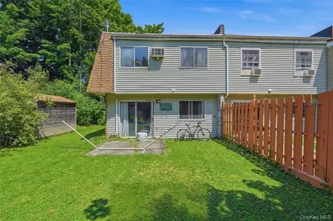 Exterior - 31 Roundtree Ct, Beacon, NY 12508 photo 5 of 8