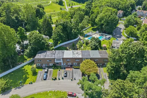 View/Area - 31 Roundtree Ct, Beacon, NY 12508 photo 2 of 6