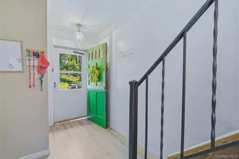 Entry Way - 31 Roundtree Ct, Beacon, NY 12508 photo 1 of 4