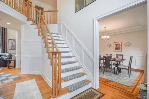 Entry Way - 36 Thames Rd, Poughkeepsie, NY 12603 photo 1 of 2
