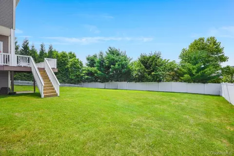 Exterior - 36 Thames Rd, Poughkeepsie, NY 12603 photo 6 of 9