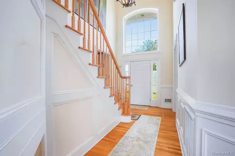 Entry Way - 36 Thames Rd, Poughkeepsie, NY 12603 photo 2 of 2