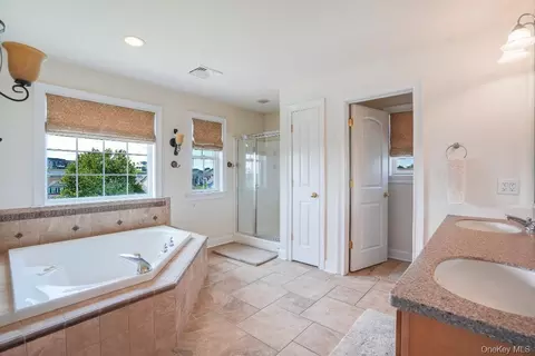 Bath - 36 Thames Rd, Poughkeepsie, NY 12603 photo 1 of 4