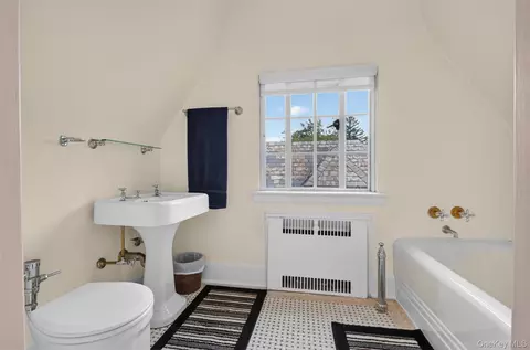 Bath - 168-09 29th Ave, Flushing, NY 11358 photo 4 of 5