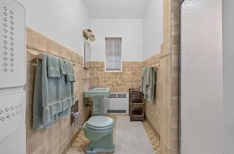 Bath - 168-09 29th Ave, Flushing, NY 11358 photo 3 of 5