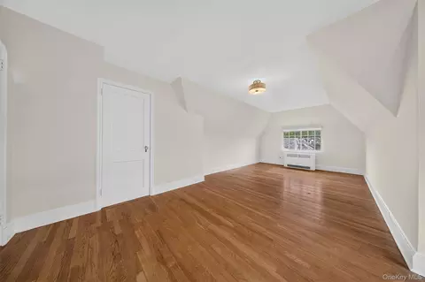 Bedroom - 168-09 29th Ave, Flushing, NY 11358 photo 4 of 5