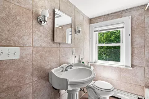 Bath - 168 Jackson St, Fishkill, NY 12524 photo 2 of 3