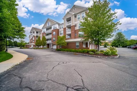 Exterior - 732 Regency Dr #732, Fishkill, NY 12524 photo 9 of 9