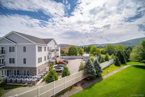 Exterior - 732 Regency Dr #732, Fishkill, NY 12524 photo 6 of 9