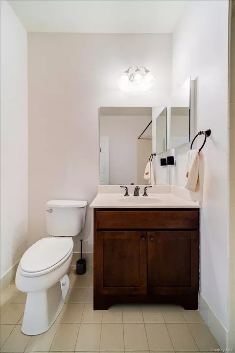 Bath - 732 Regency Dr #732, Fishkill, NY 12524 photo 2 of 5