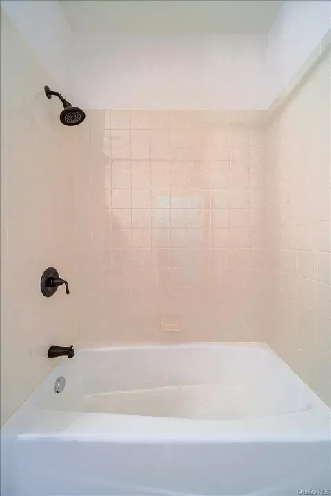 Bath - 732 Regency Dr #732, Fishkill, NY 12524 photo 3 of 5