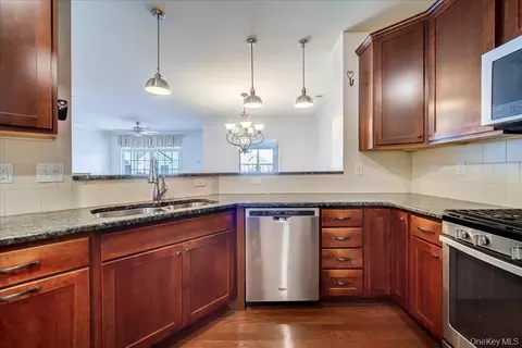 Kitchen - 732 Regency Dr #732, Fishkill, NY 12524 photo 4 of 5
