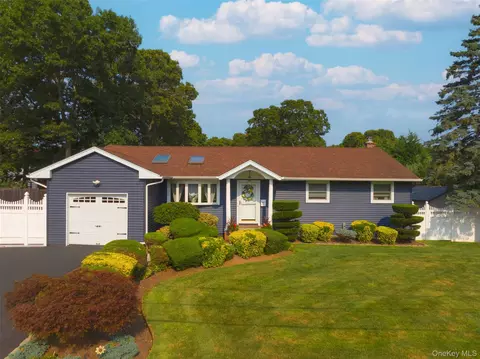 17 Bayberry Rd, Lake Ronkonkoma, NY 11779
