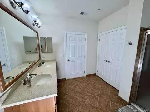 Bath - 622 Regency Dr, Wappinger, NY 12524 photo 2 of 4