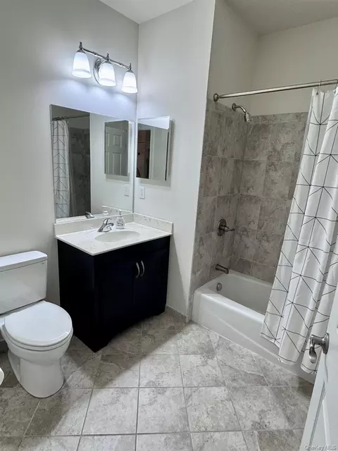 Bath - 622 Regency Dr, Wappinger, NY 12524 photo 3 of 4