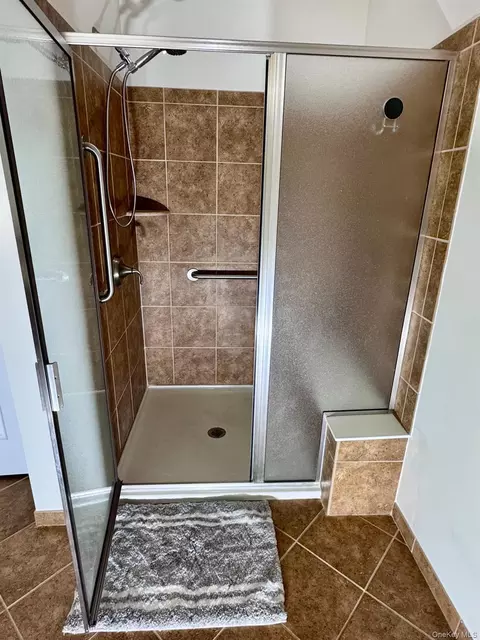 Bath - 622 Regency Dr, Wappinger, NY 12524 photo 1 of 4