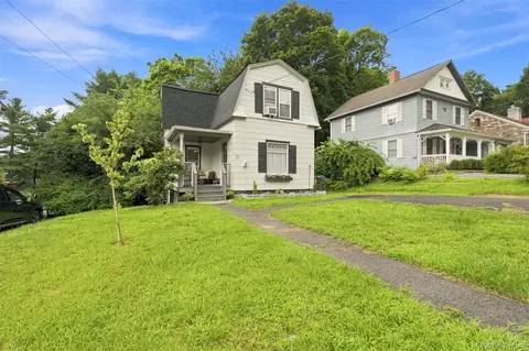 21 Shuit Pl, Woodbury, NY 10917