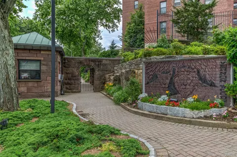 171 Pearsall Dr #6E/6F, Mount Vernon, NY 10552