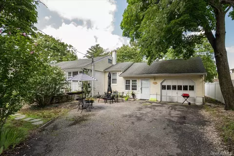 307 Old Country Rd, Melville, NY 11747