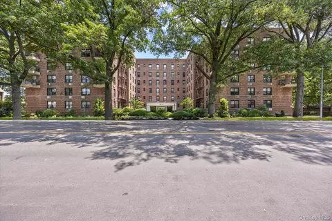 80-35 Springfield Blvd #1M, New York, NY 11427