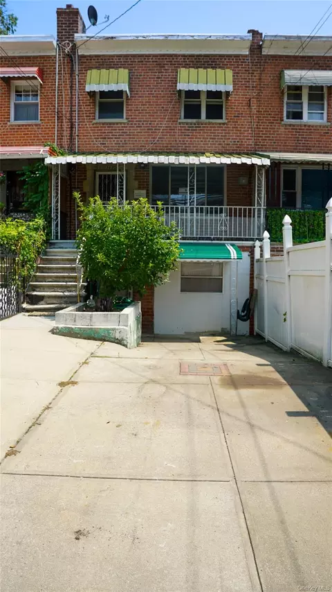 3830 Barnes Ave, New York, NY 10467
