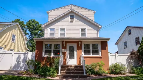 681 Stowe Ave, Baldwin, NY 11510