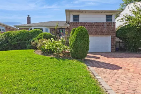 786 E Carl Ave, Baldwin, NY 11510