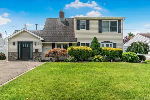 93 Duckpond Dr N, Wantagh, NY 11793