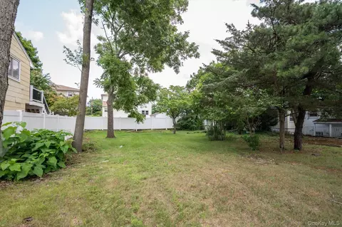 Moore Place, Huntington, NY 11747