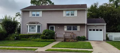 46 Margaret Dr E, Plainview, NY 11803