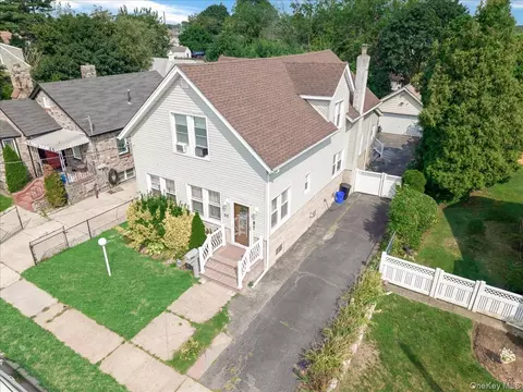 25 Edwards Pl, Valley Stream, NY 11580