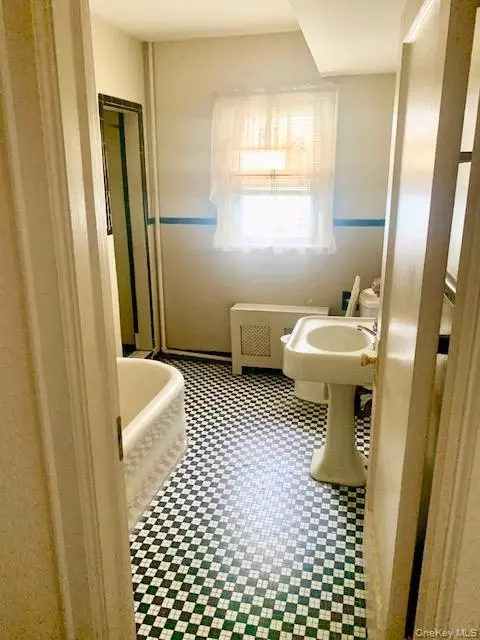 Bath - 330 E Devonia Ave, Mount Vernon, NY 10552 photo 2 of 2