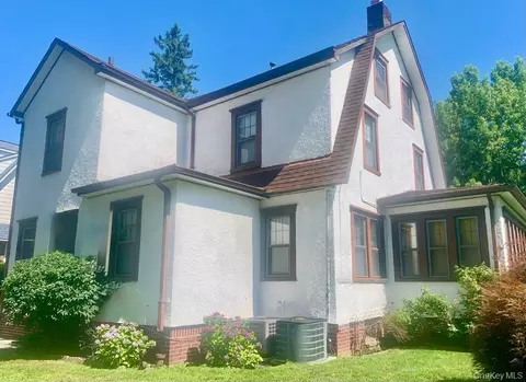 Exterior - 330 E Devonia Ave, Mount Vernon, NY 10552 photo 2 of 3