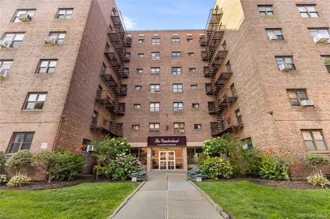 87-40 Francis Lewis Blvd #42B, New York, NY 11427
