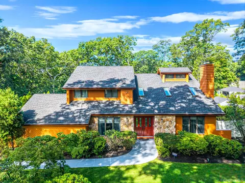 16 Oak Hills Dr, Rocky Point, NY 11778
