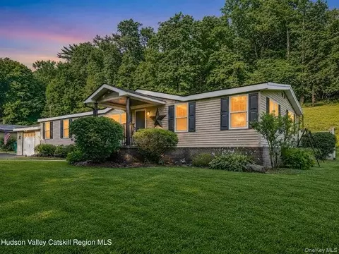 618 Old Stage Rd, Saugerties, NY 12477