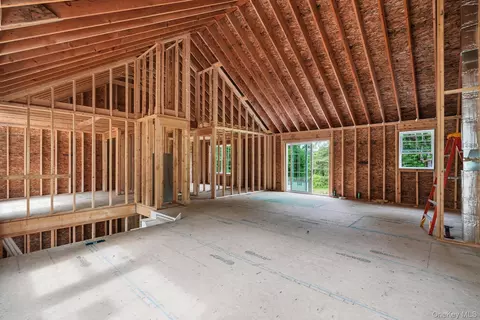 Entry Way - 485 Sheafe Rd, Poughkeepsie Town, NY 12601 photo 2 of 5