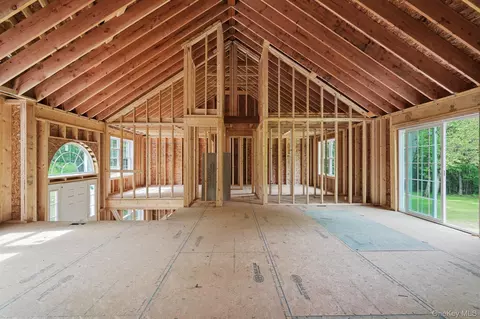 Entry Way - 485 Sheafe Rd, Poughkeepsie Town, NY 12601 photo 4 of 5