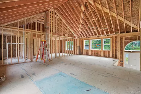 Entry Way - 485 Sheafe Rd, Poughkeepsie Town, NY 12601 photo 3 of 5