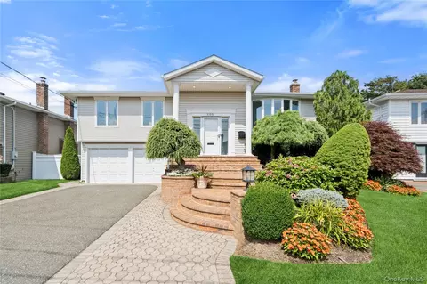 3105 Clubhouse Rd, Merrick, NY 11566