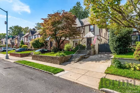 5022 Overbrook St, New York, NY 11362
