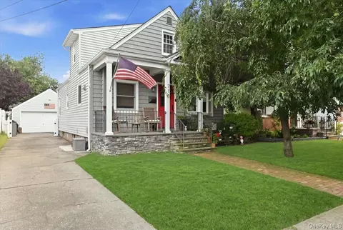 710 Premier Blvd, New Hyde Park, NY 11040