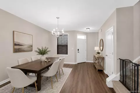 Entry Way - 4 Kless Ct, Middletown, NY 10940 photo 1 of 2