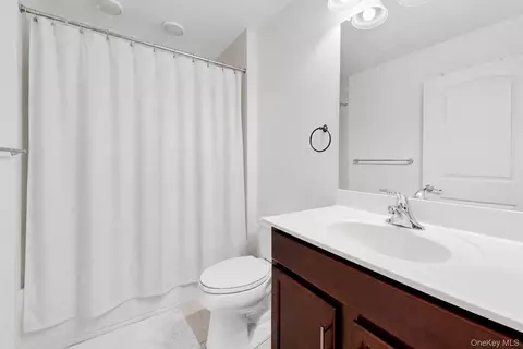 Bath - 4 Kless Ct, Middletown, NY 10940 photo 2 of 2