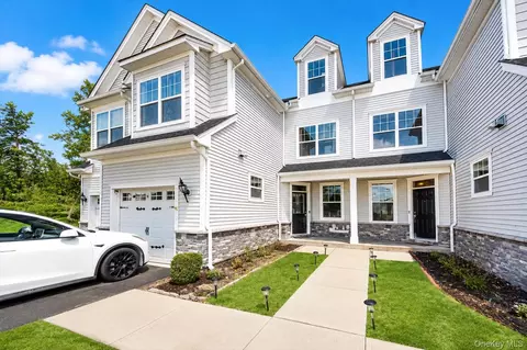 Exterior - 4 Kless Ct, Middletown, NY 10940 photo 2 of 2