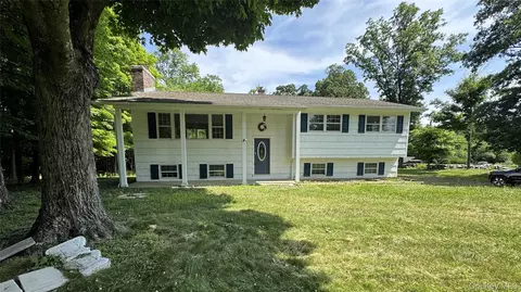 296 Greeves Rd, Wawayanda, NY 10958
