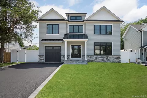 11 Forest Ln, Westbury, NY 11590