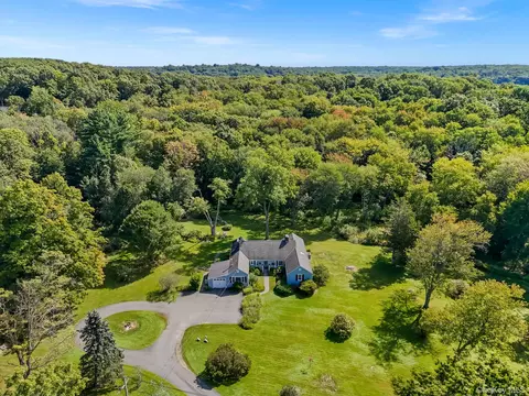267 Salem Rd, Pound Ridge, NY 10576