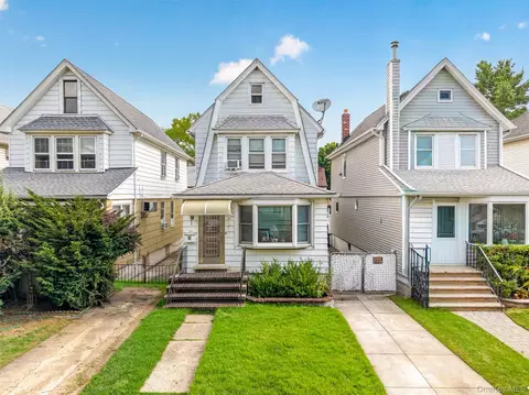 7129 Manse St, New York, NY 11375