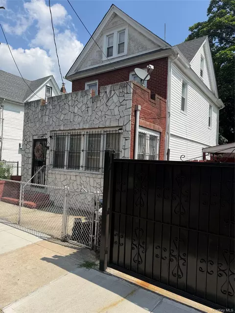 10749 160th St, Jamaica, NY 11433